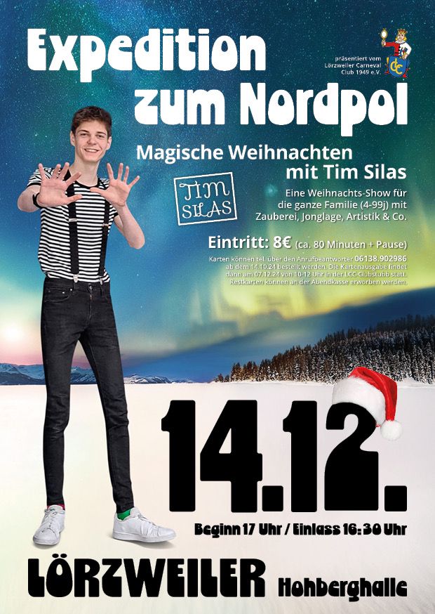 Expedition zum Nordpol, der Text entspricht dem Beitragstext. Tim Silas steht auf einem Schneefeld, im Hintergrund ist ein hügeliger Wald und darüber der Nachthimmel mit Aurora Borrealis zu sehen. Tim-Silas trägt eine schwarze Hose, ein schwarz-weiß geringelte T-Shirt und zeigt seine Hände in die Kamera, er lächelt. Auf der 2 von 14.12. sitzt eine Weihnachtsmannmütze.