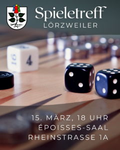 Im Hintergrund ein Holz-Spielbrett, darauf drei Würfel und links im Anschnitt ein schwarzer Mühle-Spielstein. Oben Schriftzug Spieletreff Lörzweiler, daneben das Wappen von Lörzweiler. Das obere Blatt des Lindenbaums im Wappen ist durch 4 farbige Spielfiguren wie beim Mensch-Ärgere-Dich-Nicht ersetzt. Unten die Schrift 15.März, 18 Uhr Epoisses-Saal Gemeindezentrum