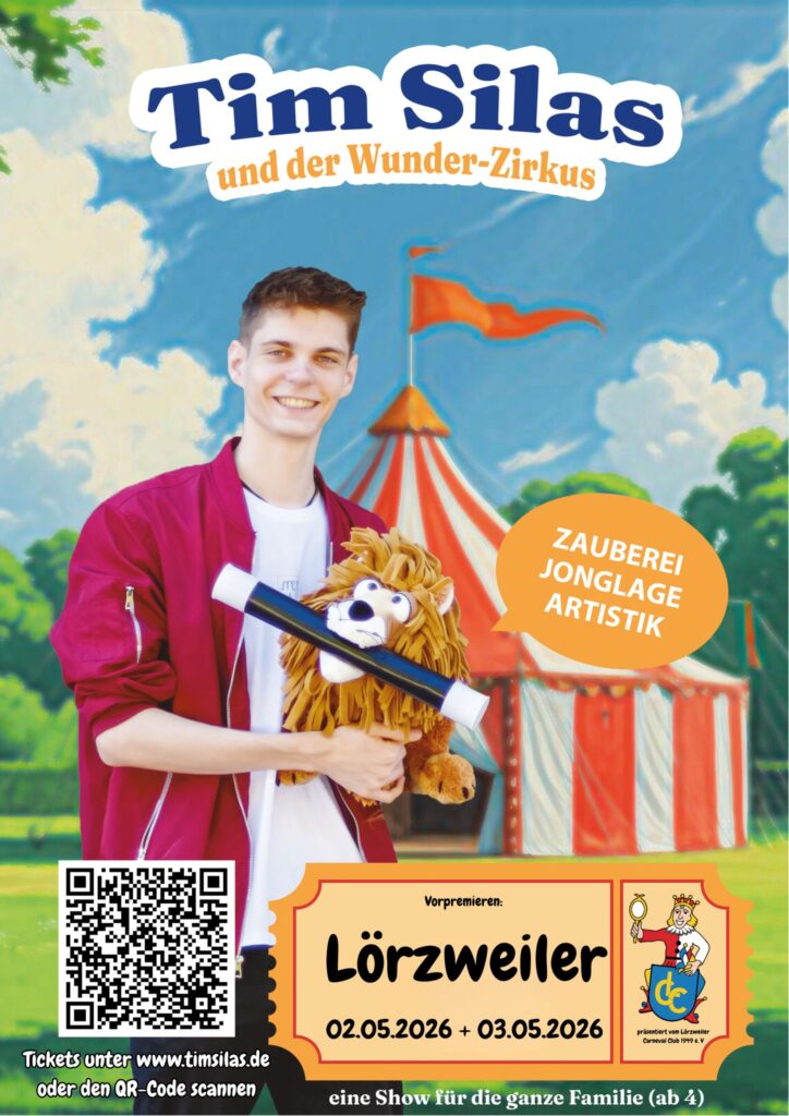 Ein Plakat. Oben befindet sich der Schriftzug Tim Silas und sein Wunderzirkus. Im Vordergrund steht ein junger Mann mit kurz geschnittenem Haar, einem roten Oberteil und weißem T-Shirt. Er trägt ein Plüschtier in Löwenform, dass einen Zauberstab im Maul hält hält. Rechts daneben zeigt eine Sprechblase auf den Löwen mit den Worten 'Zauberei', 'Jonglage', 'Artistik'. Im Hintergrund ist ein buntes Zirkuszelt mit rot-weißen Streifen und einer gelben Spitze vor einer gemalten Landschaft mit Bäumen und blauem Himmel zu sehen. Unten links ist ein QR-Code abgebildet. Darunter Tickets unter www.timsilas.de oder den QR-Code scannen. Der Link befindet sich im Text. Im unteren Bereich ist ein gelbes stilisertes Ticket mit der Inschrift, Vorpremieren Lörzweiler 2.5. und 3.5. 2026, daneben das Logo des LCC, darunter eine Inschrift eine Show für die ganze Familie.