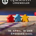 Drei Bunte Spielfiguren in Männchenform auf einem Spielbrett - nicht weiter erkennbar. Oben Schriftzug Spieletreff Lörzweiler, daneben das Wappen von Lörzweiler. Das obere Blatt des Lindenbaums im Wappen ist durch 4 farbige Spielfiguren wie beim Mensch-Ärgere-Dich-Nicht ersetzt. Unten die Schrift 18. April,, 18 Uhr Epoisses-Saal Rheinstraße 1