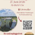 Zentral steht der Schriftzug 'Sound im Wingert' in großer, roter Schrift. Darüber befindet sich der Hinweis auf das '4. LCC Bänkchenfest'. Darunter stehen das Datum '27. Juni 2026' und die Uhrzeit 'Ab 18:00 Uhr'. Ein rotes Standort-Piktogramm markiert 'Lörzweiler', ergänzt durch die Adresse 'Oberhalb der Weinbergstr. Am Weinwanderweg'. Rechts daneben ist ein großer QR-Code platziert. Im unteren Bereich ist ein Foto von zwei hellen Sitzbänken auf einer Wiese mit weitem Blick über Weinberge eingefügt. Unten links steht in roter Schrift: 'live und unplugged mit Goozebumps ab 19:00 Uhr'. Rechts unten ist ein rundes Foto mit der Aufschrift 'Goozebumps' und einer Bandabbildung.